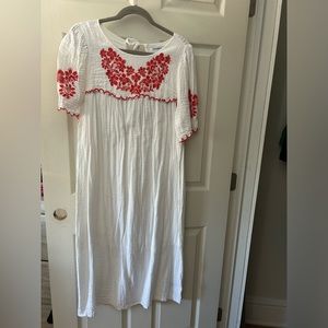Women’s white maxi dress